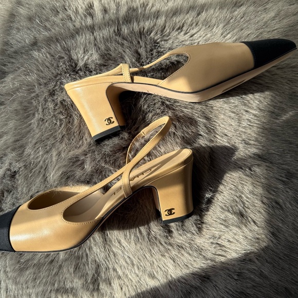 BNIB Chanel Cap Toe CC Slingback Pumps 41.5 Beige/Black - Picture 3 of 10